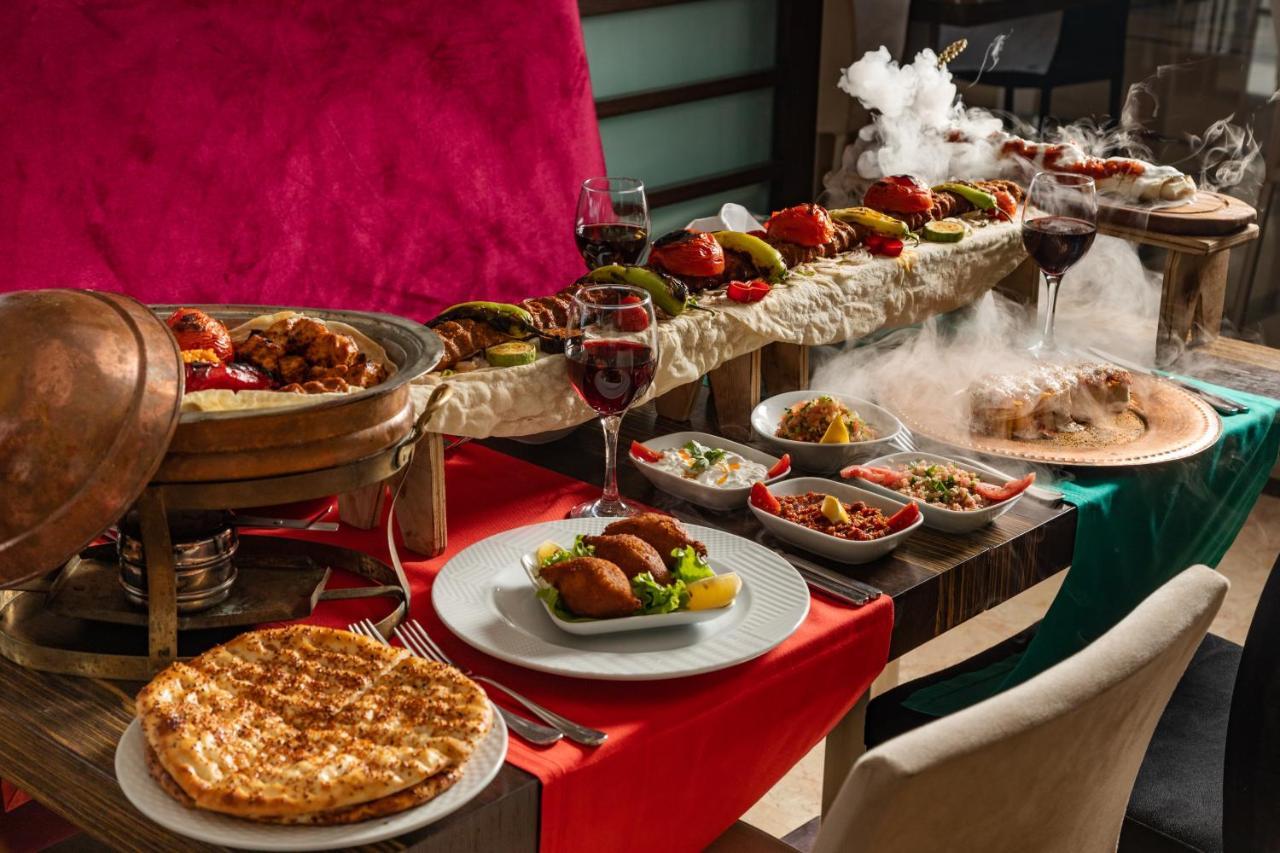 Tt ホテルズ ハイドロス クラブ ケメル エクステリア 写真 A selection of Azerbaijani cuisine