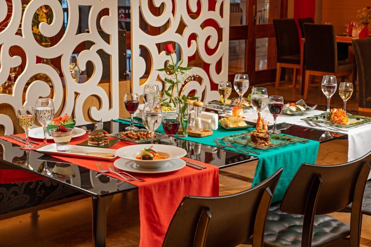 Tt ホテルズ ハイドロス クラブ ケメル エクステリア 写真 A table set for dinner