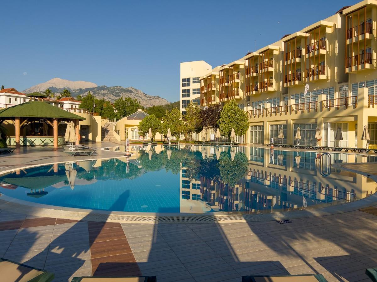 Tt ホテルズ ハイドロス クラブ ケメル エクステリア 写真 The resort's main pool